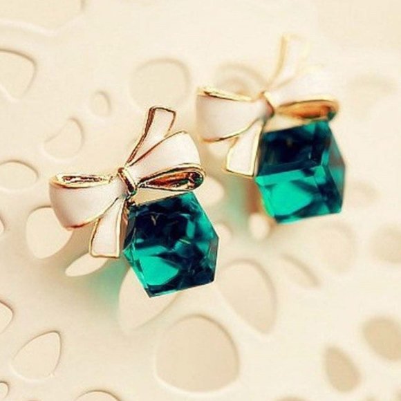 Floras Fantasies Jewelry - Crystal & Gold Earrings - Box/Present & Bow.  Emerald Green.